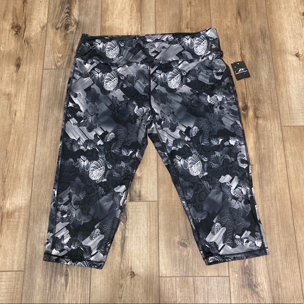 Pro Player cropped camo leggings.